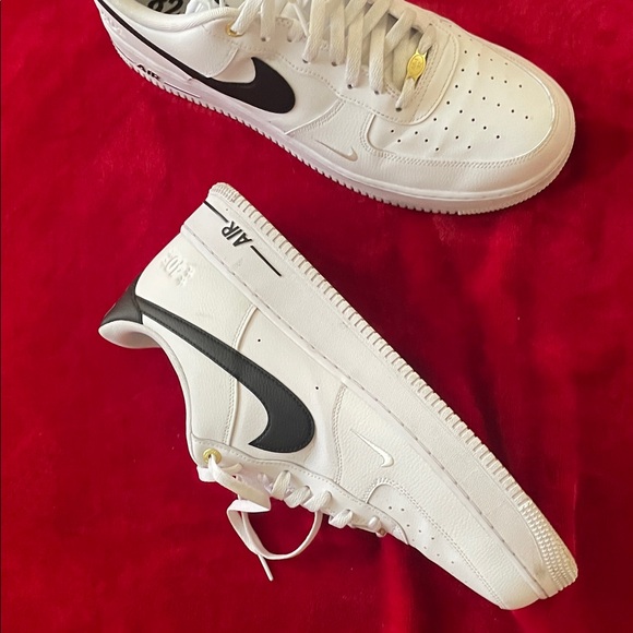 Nike Men's White and Black Air Force 1 Sneakers - Picture 9 of 11